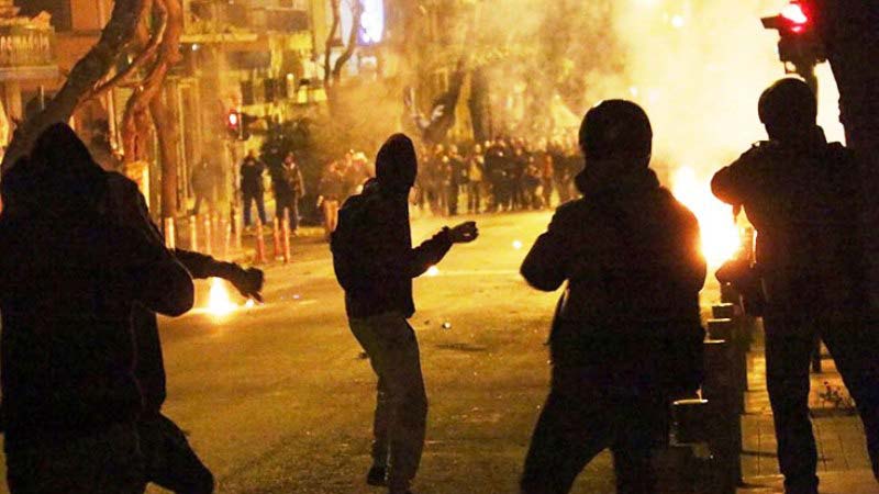 Επίθεση με μολότοφ κατά διμοιρίας των ΜΑΤ