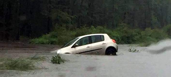 Γαλλία: Μειώνεται στο «πορτοκαλί» ο κίνδυνος πλημμυρών για τη μισή Νορμανδία