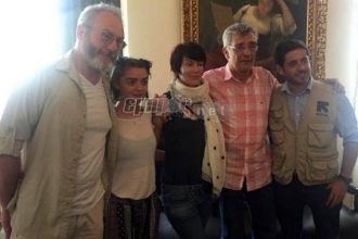 Πρωταγωνιστές του «Game of Thrones» στο πλευρό των προσφύγων στη Μυτιλήνη - ΔΕΙΤΕ ΒΙΝΤΕΟ