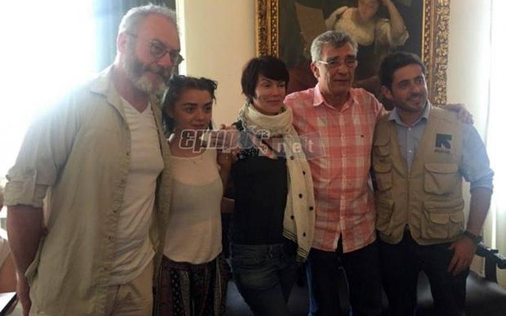 Πρωταγωνιστές του «Game of Thrones» στο πλευρό των προσφύγων στη Μυτιλήνη - ΔΕΙΤΕ ΒΙΝΤΕΟ