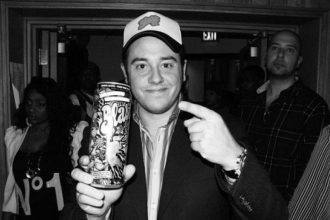 Ποιος είναι ο Έλληνας που αγόρασε την έπαυλη του... Playboy