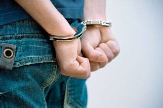 Πάτρα: Τους "τσίμπησαν" για λαθρανασκαφή και παράνομη κατοχή ασυρμάτου