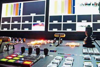 Ασφαλιστικά μέτρα από MEGA, ΣΚΑΪ και ΑΝΤ1 για τις τηλεοπτικές άδειες