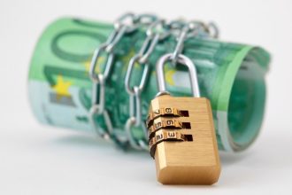 Αχαΐα: Συνωστισμός στα Δικηγορικά γραφεία λόγω κατασχέσεων - "Αδειάζουν" οι τραπεζικοί λογαριασμοί - Δείτε τι έπαθε Πατρινή