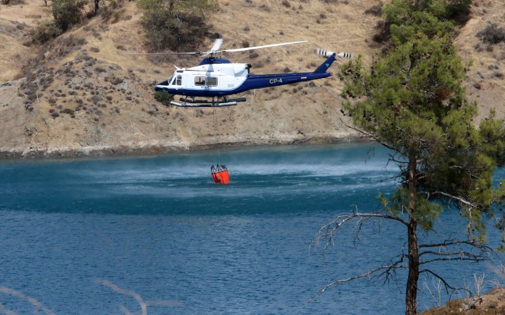 Δραματικές ώρες στην Κύπρο, εκτός ελέγχου η φωτιά - Η Ελλάδα έχει ήδη στείλει αεροπλάνα