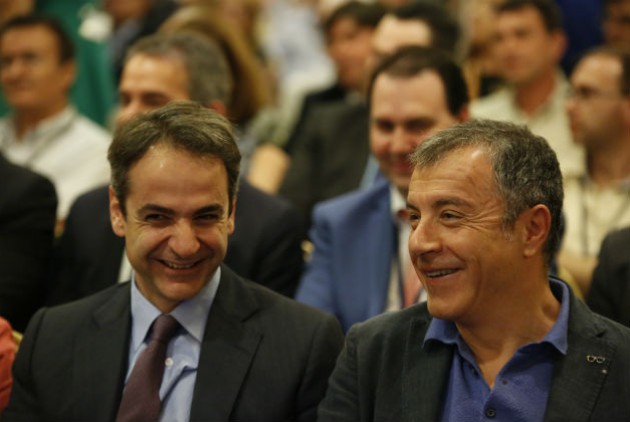 Πυρά Μητσοτάκη -Θεοδωράκη κατά της κυβέρνησης για το προσφυγικό