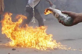 Κουκουλοφόροι πέταξαν μολότωφ στο τουρκικό προξενείο