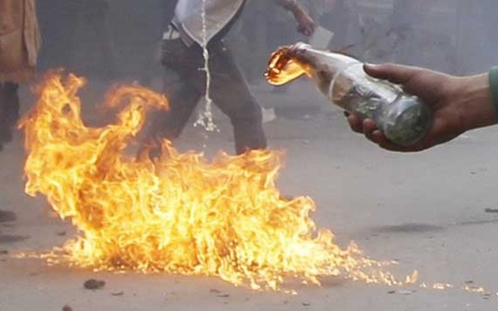 Κουκουλοφόροι πέταξαν μολότωφ στο τουρκικό προξενείο