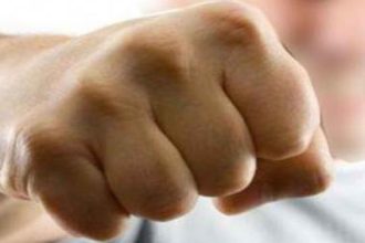 Πάτρα: Επεσαν μπουνιές και βγήκαν σιδερογροθιές στην Βούντενη