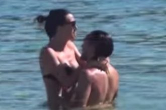 Μύκονος: Ασυγκράτητοι και μέσα στη θάλασσα - ΒΙΝΤΕΟ