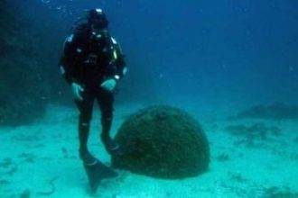 Ψαροντουφεκάς εντόπισε… νάρκη κοντά στις ακτές του Βόλου