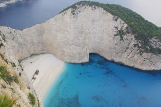 Νεκρός τουρίστας στο «Ναυάγιο» της Ζακύνθου