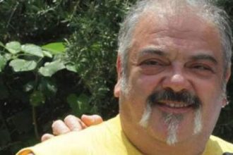 Η κόρη του Στηβ Ντούζου είναι ίδια με την Τέτα Ντούζου - ΒΙΝΤΕΟ