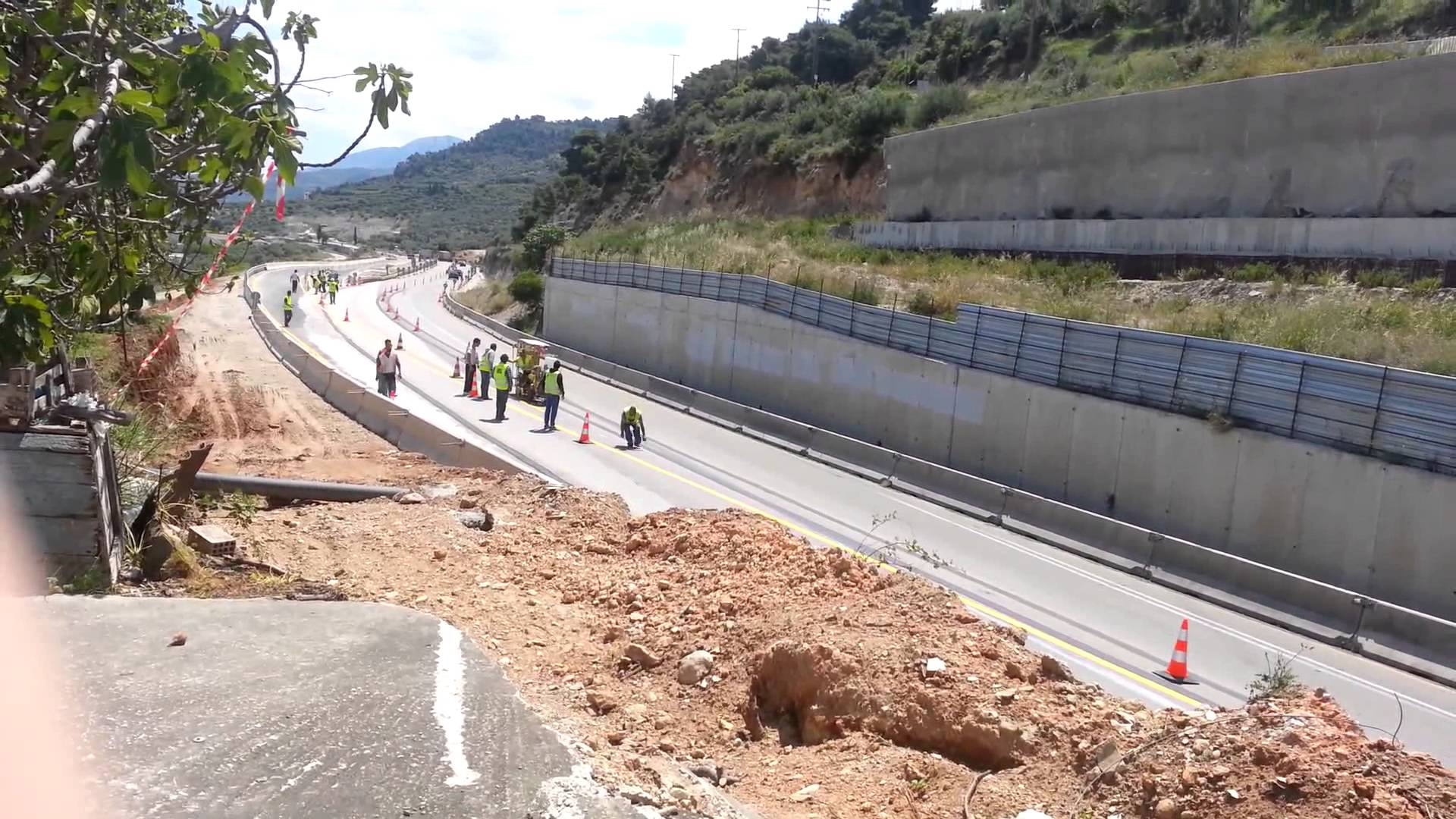 Κυνηγοί χαλκού ... άρπαξαν 35 μέτρα καλώδιο από εργοτάξιο της Ολυμπίας Οδού!