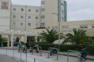 Υπάλληλος καθαριότητας κινδυνεύει να χάσει το πόδι της