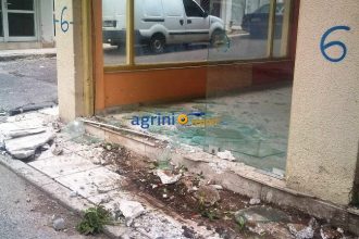 Αγρίνιο: Ι.Χ. αυτοκίνητο «μπήκε» σε κατάστημα - ΔΕΙΤΕ ΦΩΤΟΓΡΑΦΙΕΣ