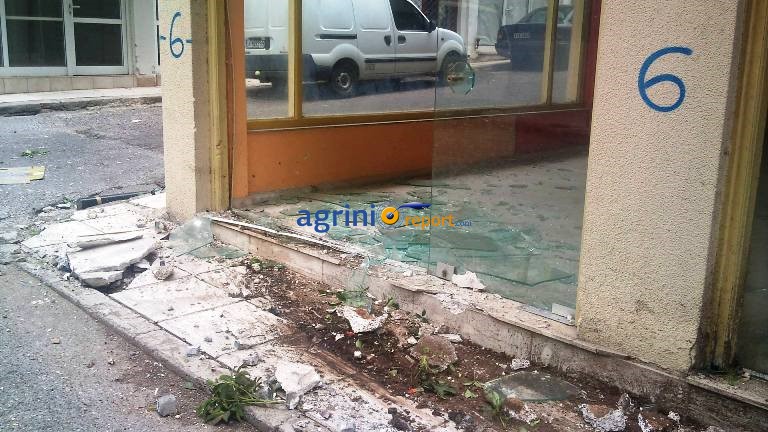 Αγρίνιο: Ι.Χ. αυτοκίνητο «μπήκε» σε κατάστημα - ΔΕΙΤΕ ΦΩΤΟΓΡΑΦΙΕΣ