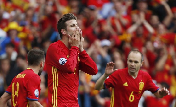 Λύτρωσε την Ισπανία ο Πικέ στο 89' - Νίκησε την Τσεχία