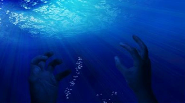 Το τελευταίο μπάνιο για ηλικιωμένη στις Καμάρες