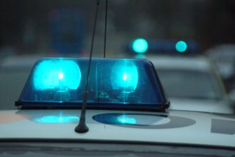 Ζούσε επί δέκα μέρες με τον νεκρό γιο της στην αυλή