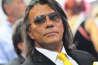 Στο αεροδρόμιο του Ντουμπάι κατέρρευσε ο Ηλίας Ψινάκης