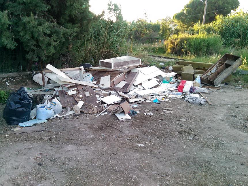 Πάτρα: Μετέτρεψαν σε χωματερή έκταση στο Ρίο - 20 δρομολόγια για να καθαριστεί ο χώρος