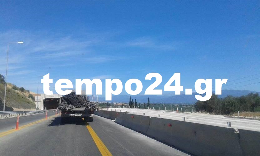 Πατρών - Κορίνθου: Κουβαλούσε τα σίδερα στον "αέρα" ! ΦΩΤΟΓΡΑΦΙΕΣ