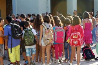 Αχαϊα: Τουλάχιστον 150 εκπαιδευτικοί στo δρόμο, αν ισχύσουν τα σχέδια Φίλη στα Δημοτικά