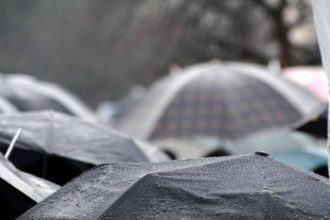 Βροχερή μέρα - Στους 28 βαθμούς η θερμοκρασία