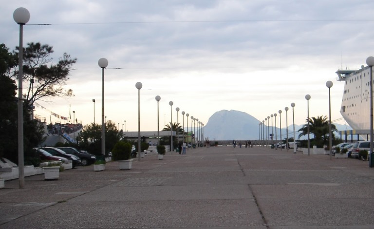 Ολόκληρη η Πάτρα... μια γροθιά για το παραλιακό μέτωπο - Ραντεβού στις 8 το βράδυ για την παμπατραϊκή διαδήλωση