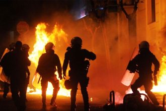 Επίθεση με μολότοφ κατά αστυνομικών