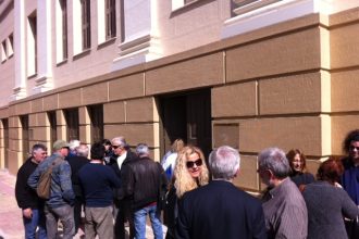 Πάτρα: Έξω από το Ειρηνοδικείο και σήμερα για τους πλειστηριασμούς ακινήτων