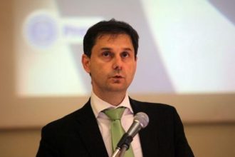 Καταφθάνει αύριο Παρασκευή στην Πάτρα ο Χάρης Θεοχάρης - Με ποιους θα έχει συναντήσεις