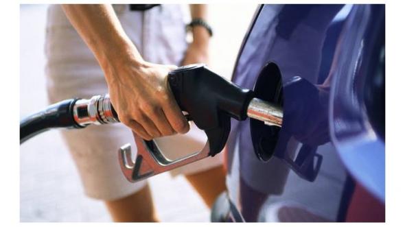 Την τέταρτη ακριβότερη βενζίνη πληρώνει ο Έλληνας καταναλωτής