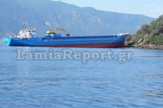 Φορτηγό πλοίο που προσάραξε στη Στρογγυλή - ΦΩΤΟΓΡΑΦΙΕΣ