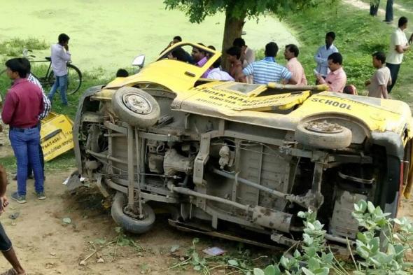 Ινδία: Επτά παιδιά νεκρά από σύγκρουση σχολικού βαν με τρένο - ΒΙΝΤΕΟ