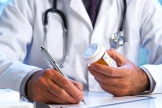 Η σύζυγος και η πεθερά κατήγγειλαν τον γιατρό που ασελγούσε στην 4χρονη κόρη του