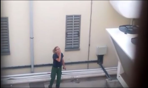 Κύπρος: Σε διαθεσιμότητα η αστυνομικός που έβρισε χυδαία έναν αλλοδαπό – ΔΕΙΤΕ ΒΙΝΤΕΟ