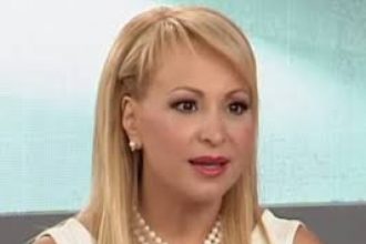 «Τα στήθη μου είναι καλα;»: Η ερώτηση της Καμπουρέλη "on air" που άφησε τους πάντες άφωνους - BINTEO