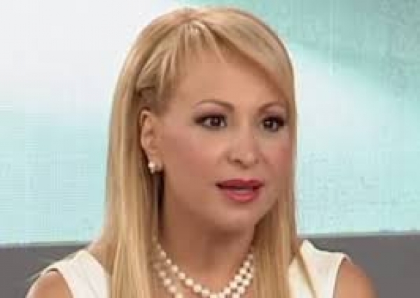 «Τα στήθη μου είναι καλα;»: Η ερώτηση της Καμπουρέλη "on air" που άφησε τους πάντες άφωνους - BINTEO