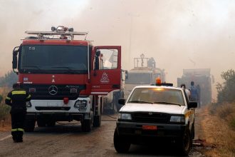 Ηλεία: Ξέσπασε πυρκαγιά κοντά στην Παναγία Βλαχέρνα στην Κυλλήνη