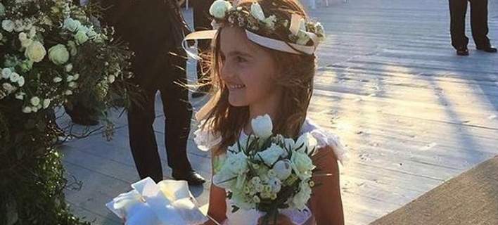 Η κόρη της Αμπρόζιο παρανυφάκι στο γάμο της Μπαρός στη Μύκονο