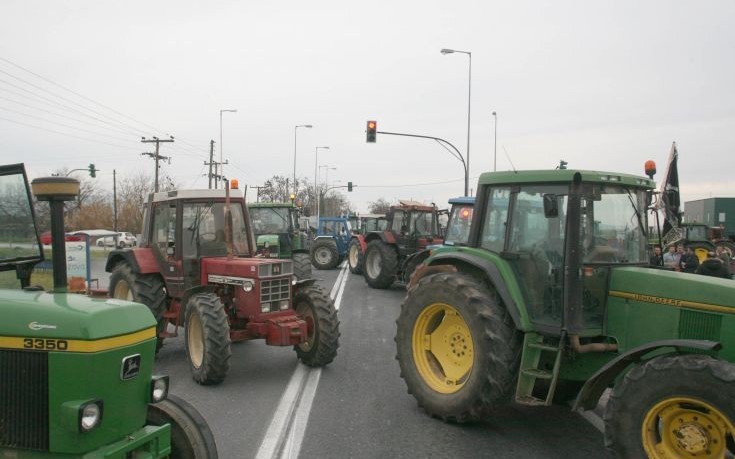 Η Πανελλαδική Επιτροπή των μπλόκων καλεί τους αγρότες σε αγωνιστική επιφυλακή