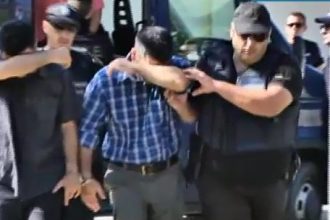 Θρίλερ με τους 8 Τούρκους πραξικοπηματίες - Ζητούν άσυλο, φοβούνται για τη ζωή τους