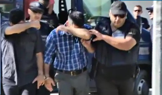 Θρίλερ με τους 8 Τούρκους πραξικοπηματίες - Ζητούν άσυλο, φοβούνται για τη ζωή τους