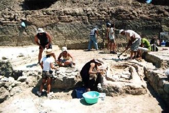 "Ξεμπλοκάρισμα" των ανασκαφών της Αρχαίας Ελίκης μέσω ...προσφυγών
