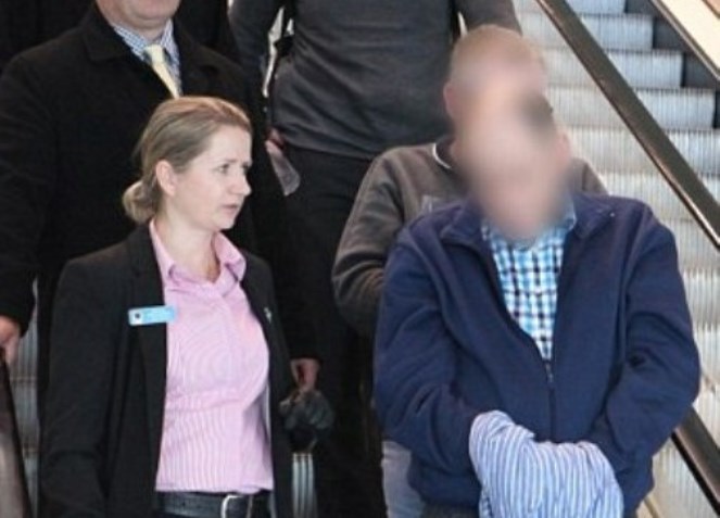 Μαζί με τον εραστή του βίαζε την μόλις 10 μηνών κόρη του