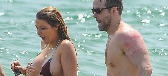 Η εγκυμονούσα Μπλέικ Λάιβλι για πρώτη φορά με σέξι μαγιό