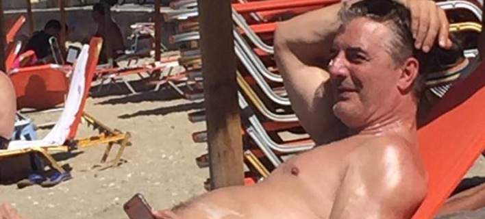 Στην Κρήτη για διακοπές ο «Mr. Big» του Sex & the City!