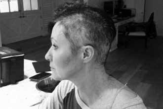 Η «Μπρέντα» του Μπέβερλι Χιλς δίνει μάχη με τον καρκίνο και ξύρισε το κεφάλι της